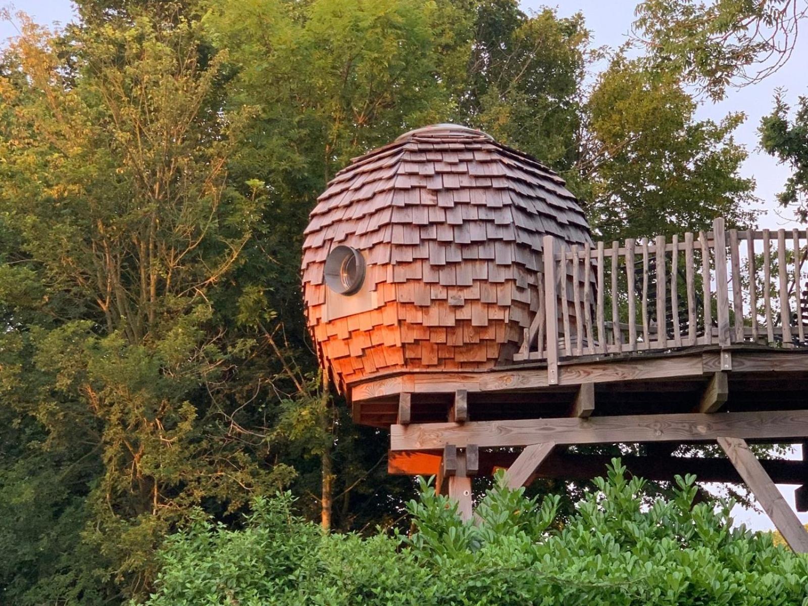La Ville Es Renais - Ferme Et Maison D'Hotes Insolite Эрки Экстерьер фото